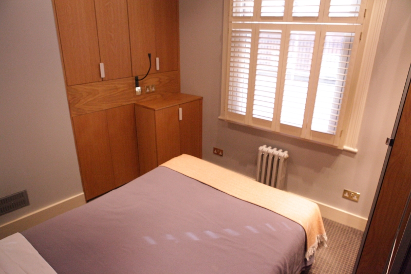 http://www.apartmentsinlondon.co.uk/wp-content/themes/realtorpress/thumbs/Apartments-in-Covent-Garden_bedroom2.jpg